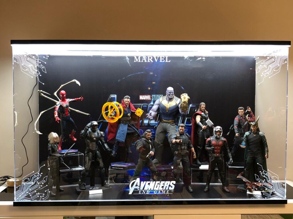 Tailor-made display case to showcase HOTTOYS model collections, equipped with LED lighting and transparent display cabinet design