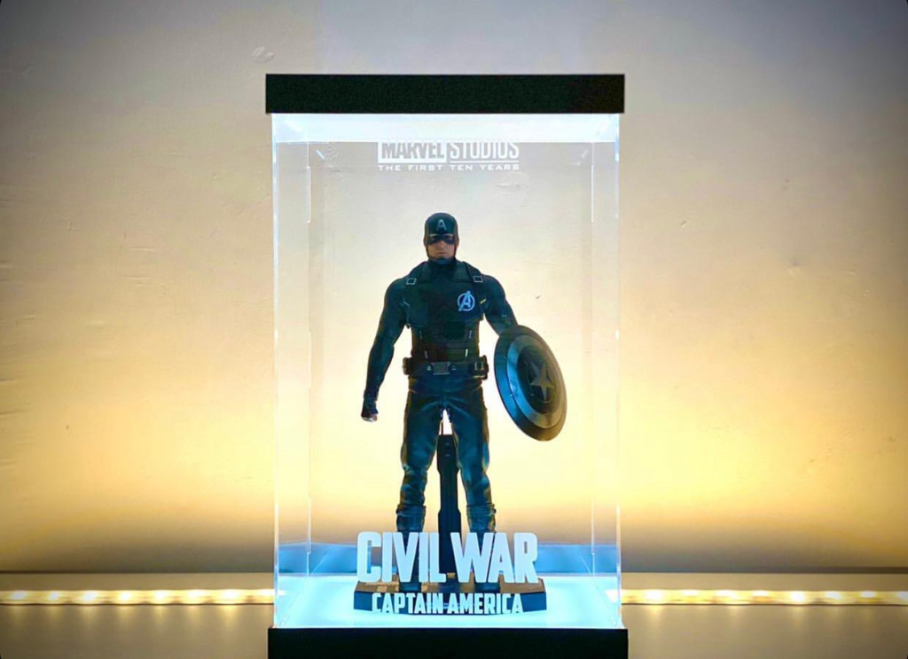 Tailor-made display case to showcase HOTTOYS model collections, equipped with LED lighting and transparent display cabinet design